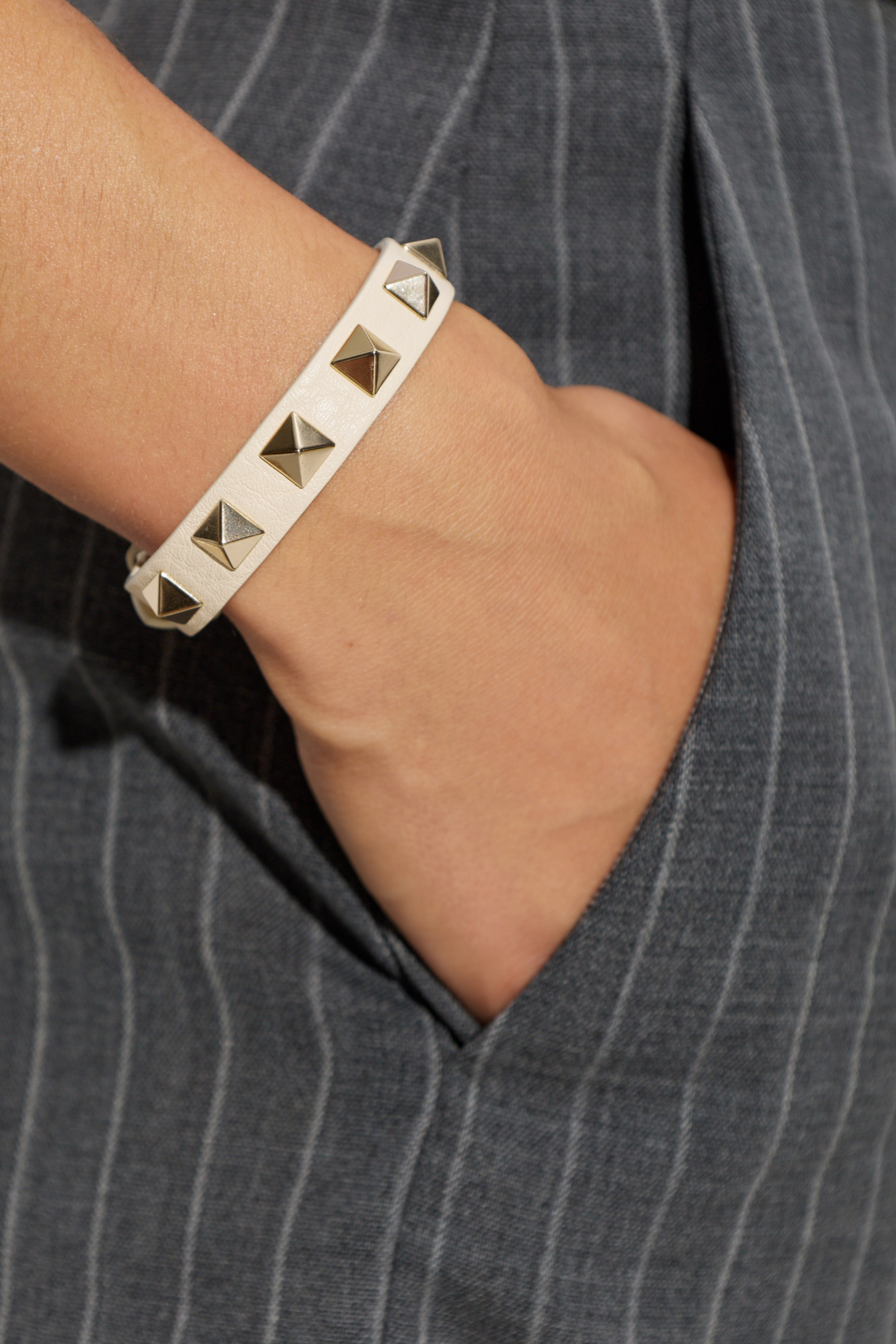Valentino Garavani Leather bracelet with studs | Women's | Vitkac